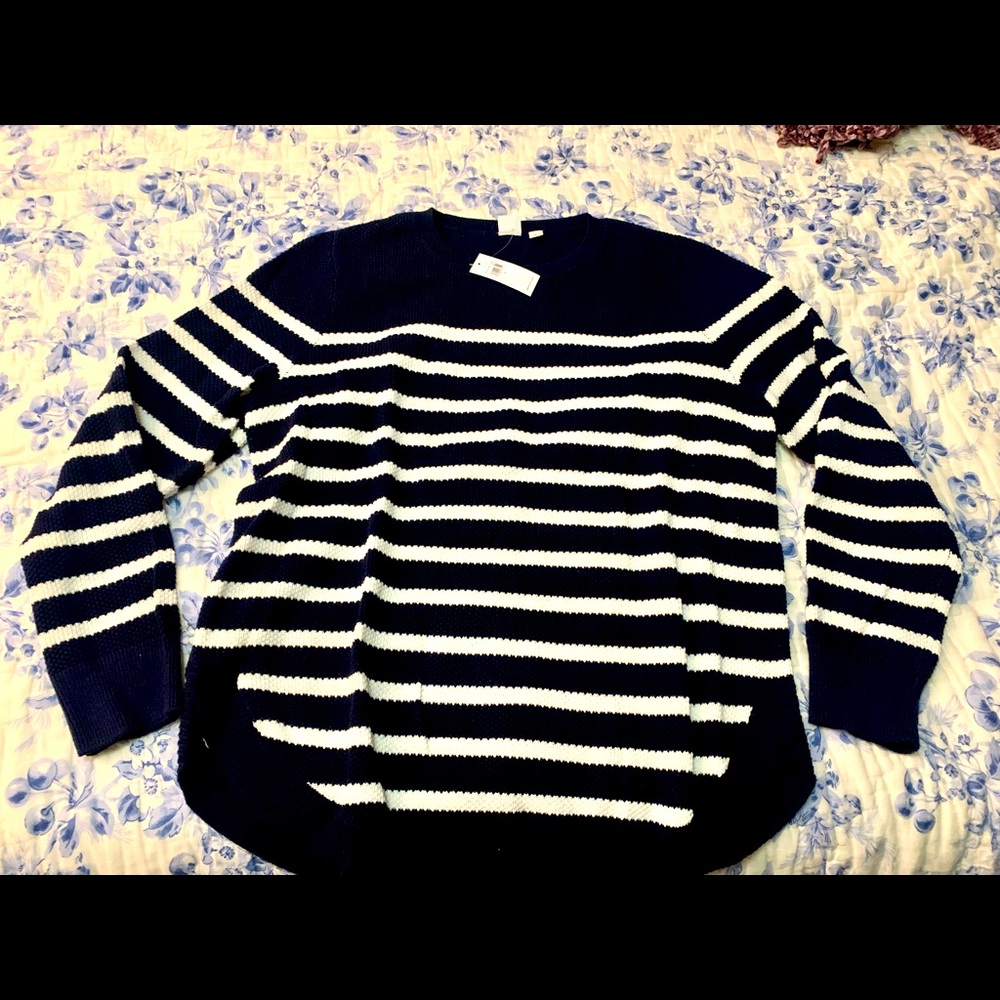Curved Hem Crewneck Sweater